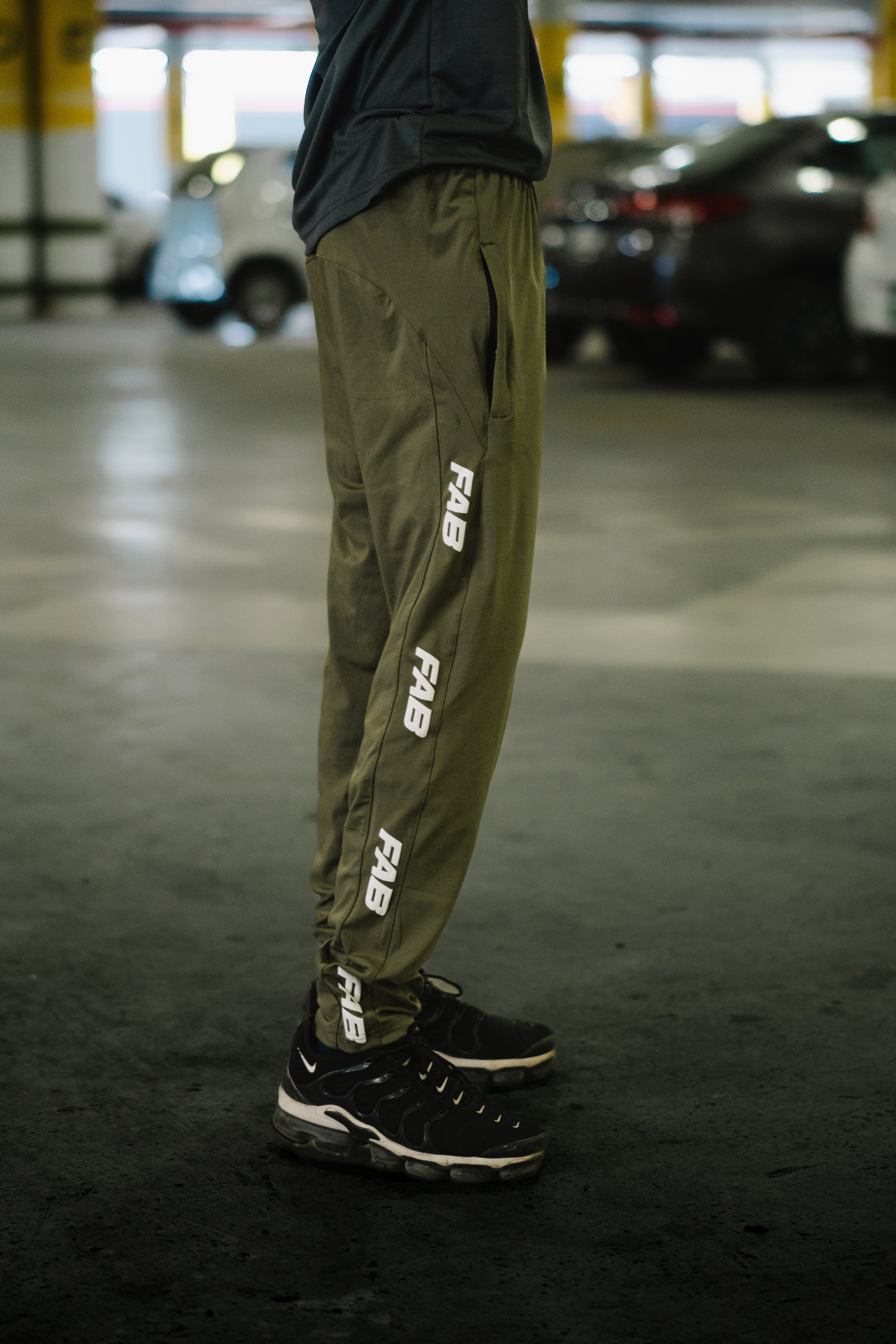 Side-Logo Trouser - Olive Green