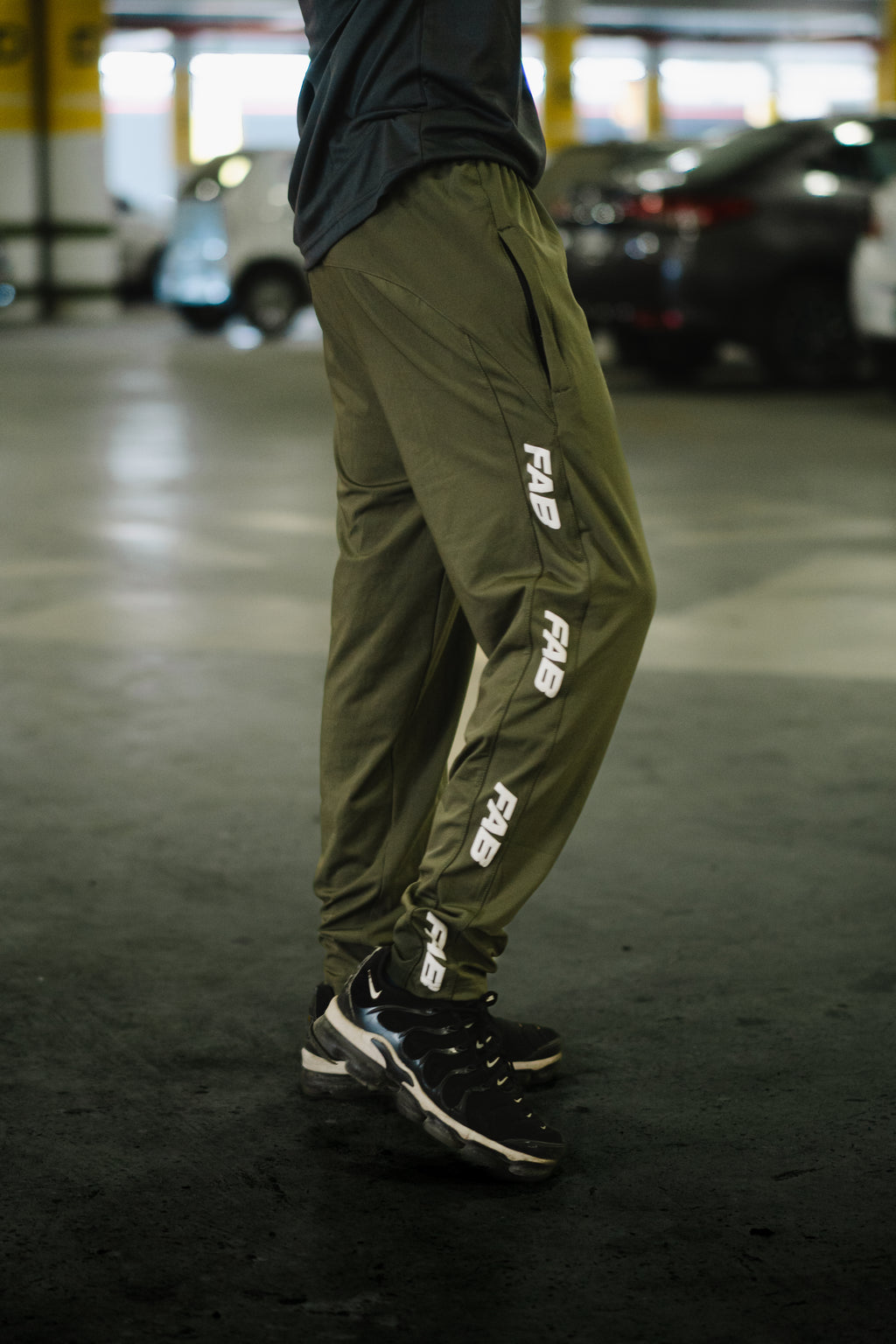 Side-Logo Trouser - Olive Green