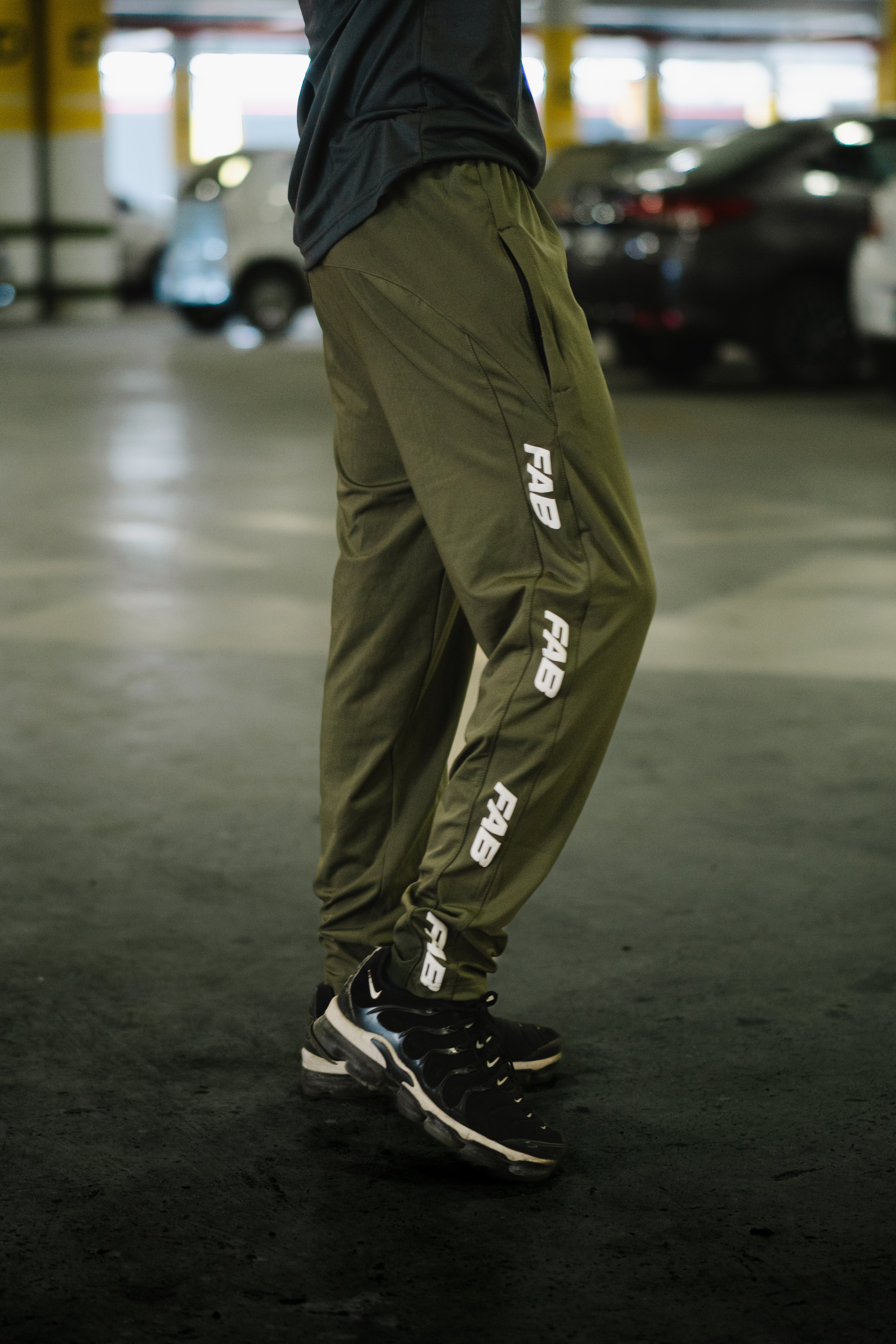 Side-Logo Trouser - Olive Green