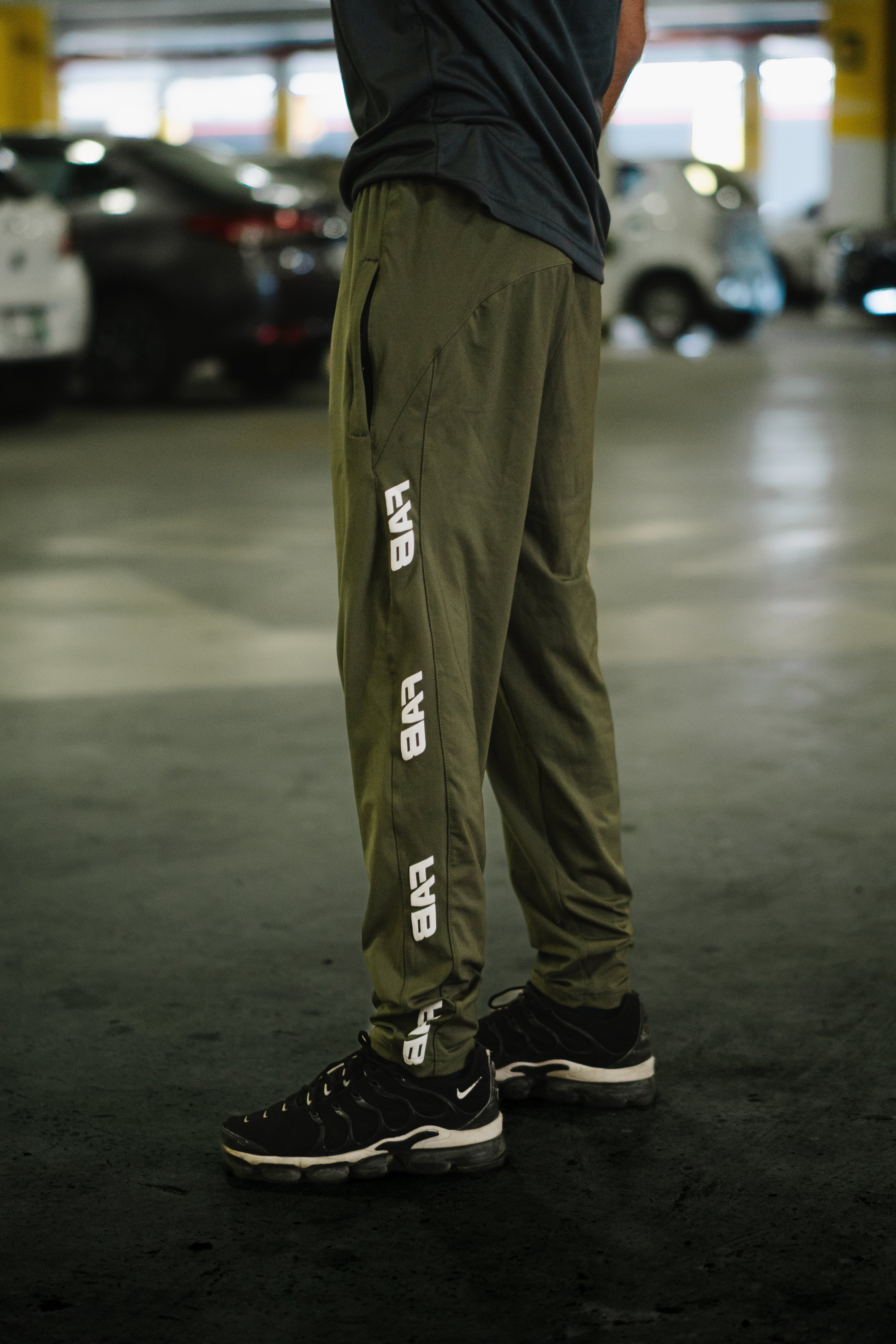 Side-Logo Trouser - Olive Green